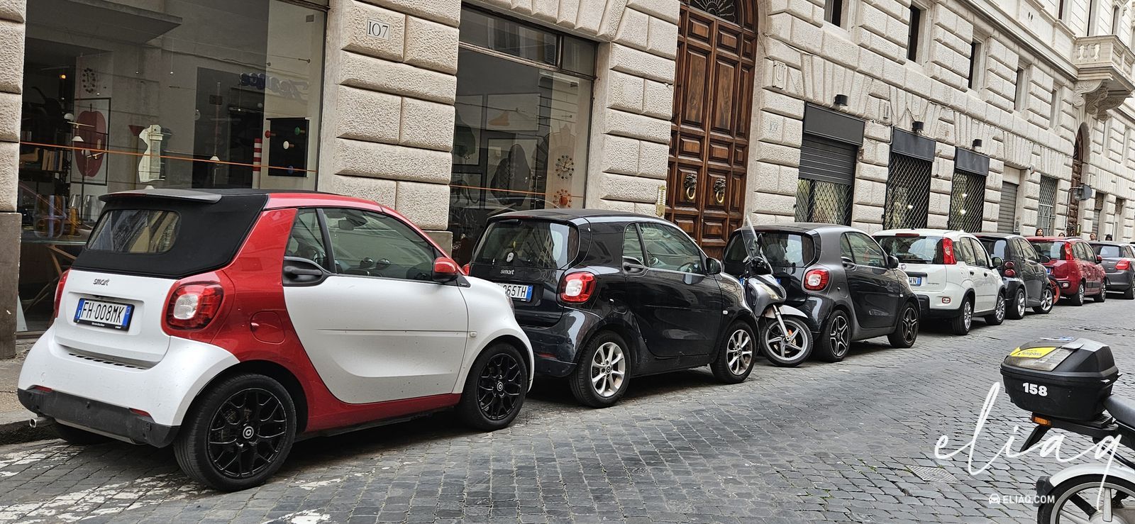 Parking in Rome, Italy - The small car trend